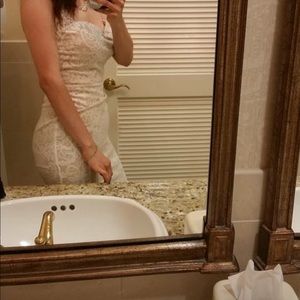 Ivory and nude bodycon lace dress women’s size medium